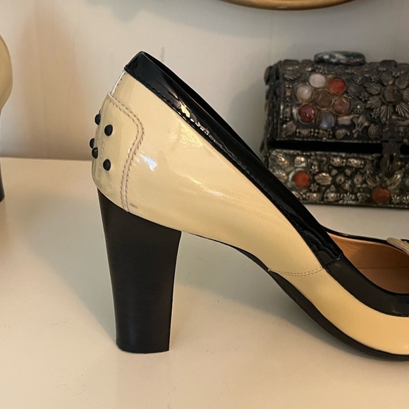 Never Worn | Tod's Beige-Cream/Black Patent Leather Tassel Loafer Pumps! - Picture 10 of 15